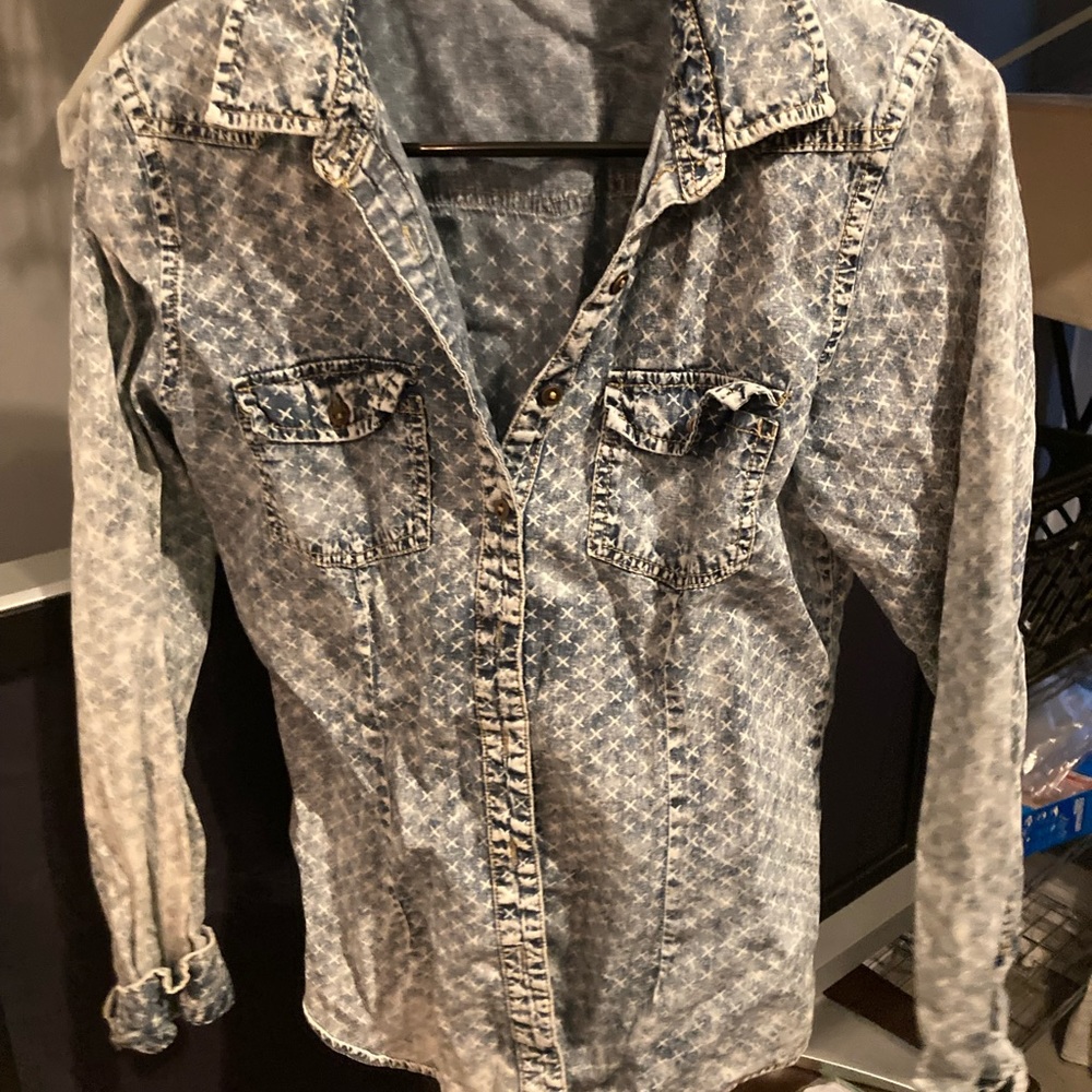 Star print button down